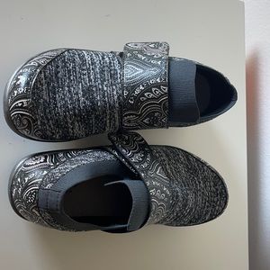 Size 41, TRAQ by Algeria, walking shoes